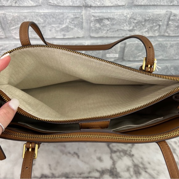 Tory Burch Emerson Large Double Zip Tote & Emerson Slim Wallet In Moose Brown - Picture 9 of 16